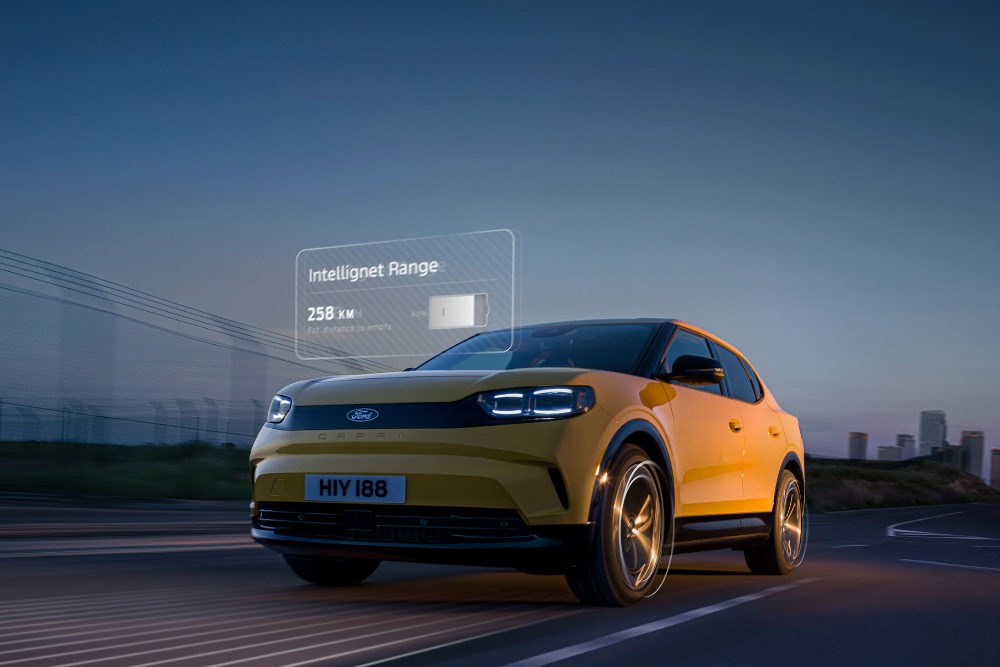 Ford Mustang Mach-E a circular no exterior