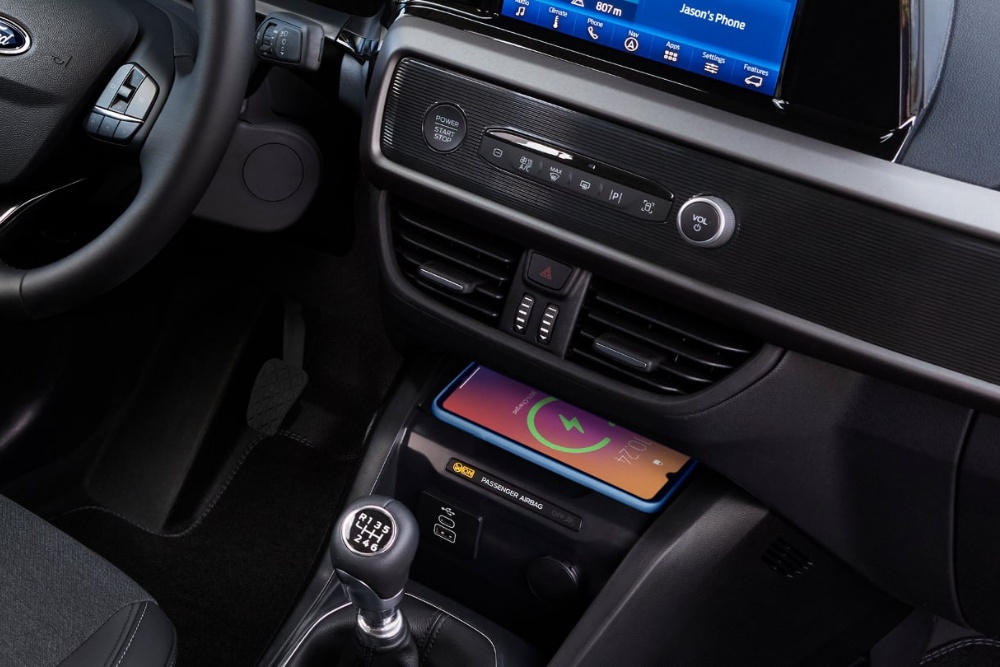 Carregamento do telemóvel wireless no Ford Tourneo Courier
