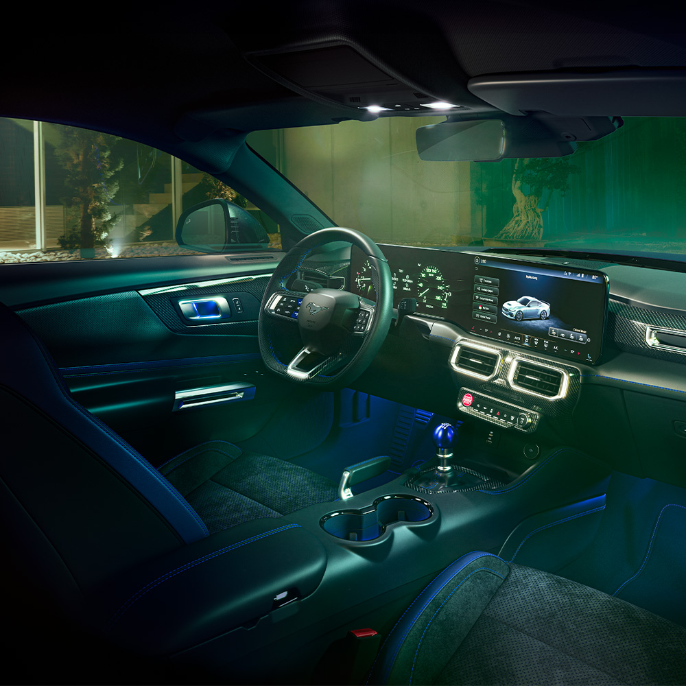 Interior do Ford Mustang Dark Horse
