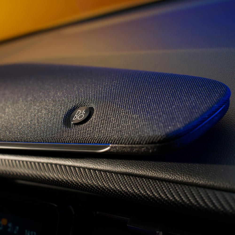 Grande plano do novo Ford Capri® B&O™ sistema de som com 10 altifalantes
