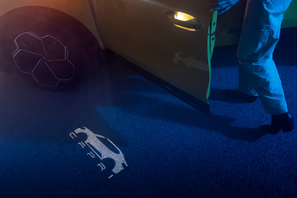 As luzes de poça eléctricas do Ford Capri® que projectam o logótipo Capri no chão.