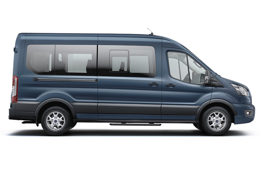 Ford Transit Minibus azul, parte da gama de MPV e monovolumes Ford.