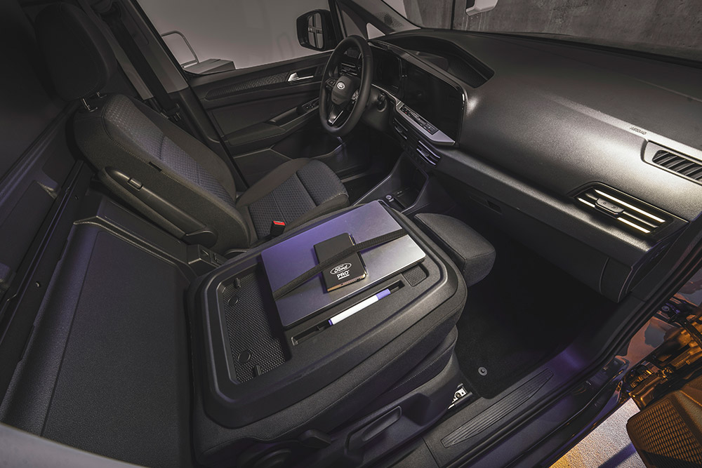 Acabamento premium no interior do Transit Connect 