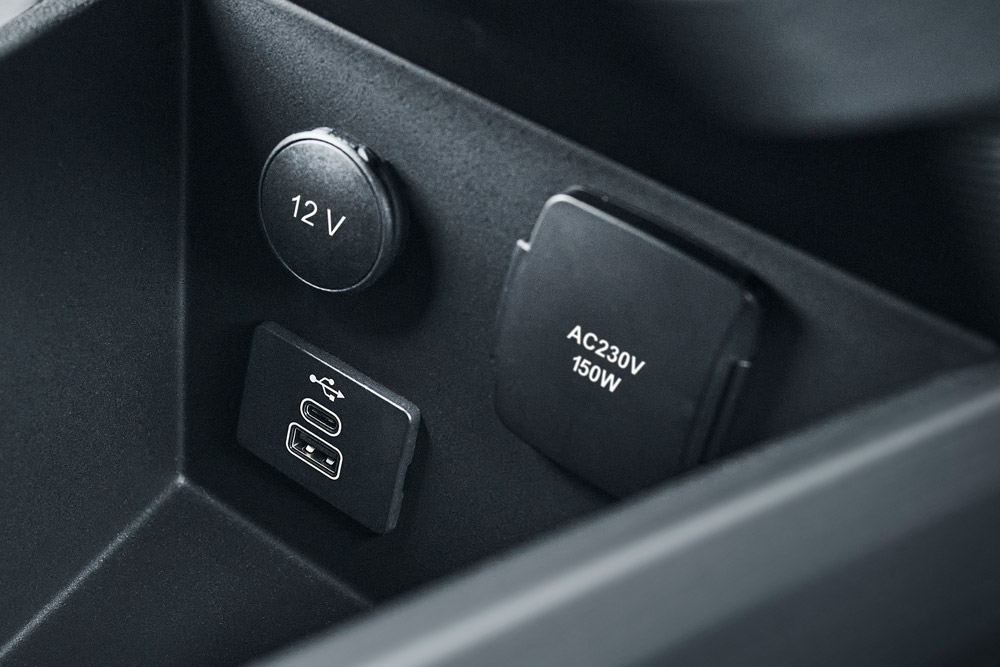 Ford E-Transit Courier Portas USB